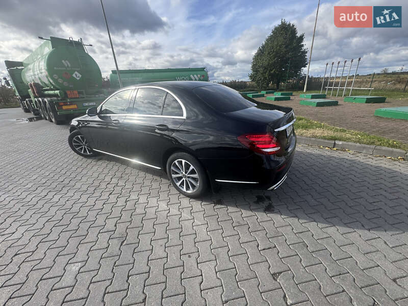 Седан Mercedes-Benz E-Class 2017 в 