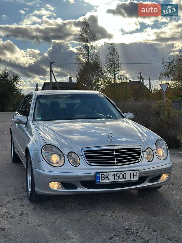 Седан Mercedes-Benz E-Class 2004 в Ровно