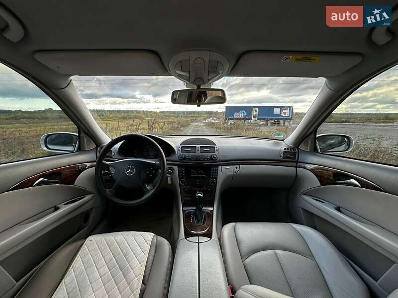 Седан Mercedes-Benz E-Class 2004 в Ровно