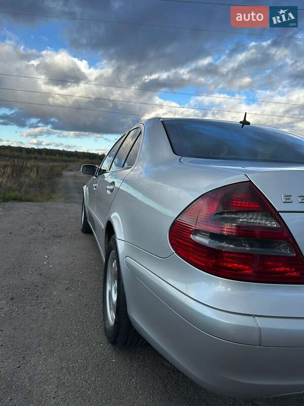 Седан Mercedes-Benz E-Class 2004 в Ровно