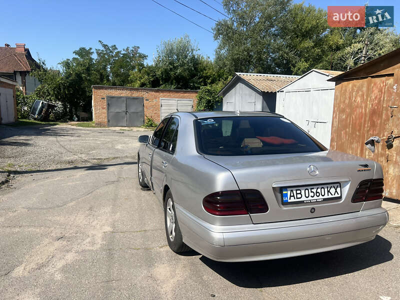 Седан Mercedes-Benz E-Class 2000 в Вінниці