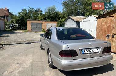 Седан Mercedes-Benz E-Class 2000 в  фото 3 Седан Mercedes-Benz E-Class 2000 в