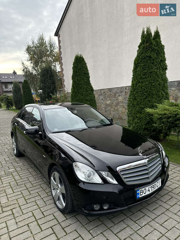 Седан Mercedes-Benz E-Class 2010 в Черновцах