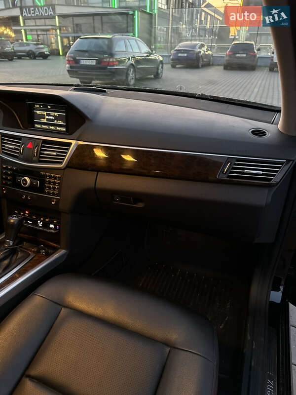 Седан Mercedes-Benz E-Class 2010 в Черновцах