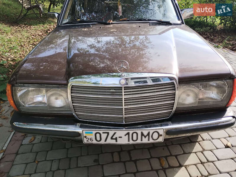 Седан Mercedes-Benz E-Class 1985 в 