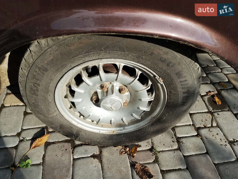 Седан Mercedes-Benz E-Class 1985 в Черновцах фото 7 Седан Mercedes-Benz E-Class 1985 в Черновцах