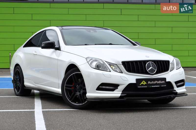 Купе Mercedes-Benz E-Class 2012 в 