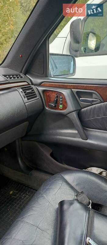 Седан Mercedes-Benz E-Class 1997 в Львове