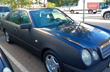 Седан Mercedes-Benz E-Class 1997 в Киеве