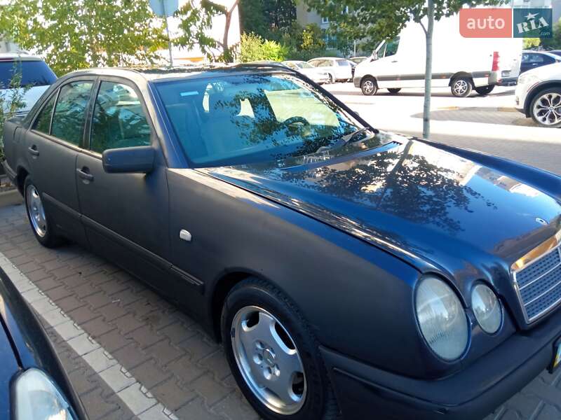 Седан Mercedes-Benz E-Class 1997 в 