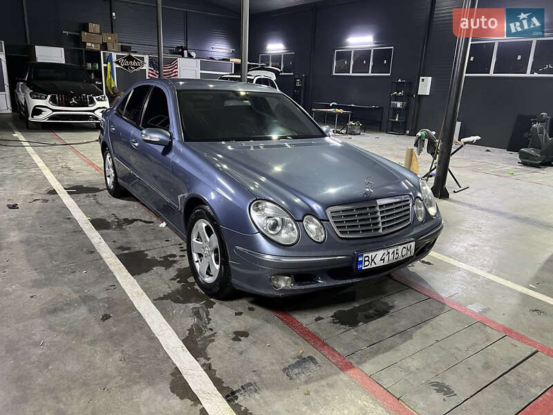 Седан Mercedes-Benz E-Class 2003 в Березному