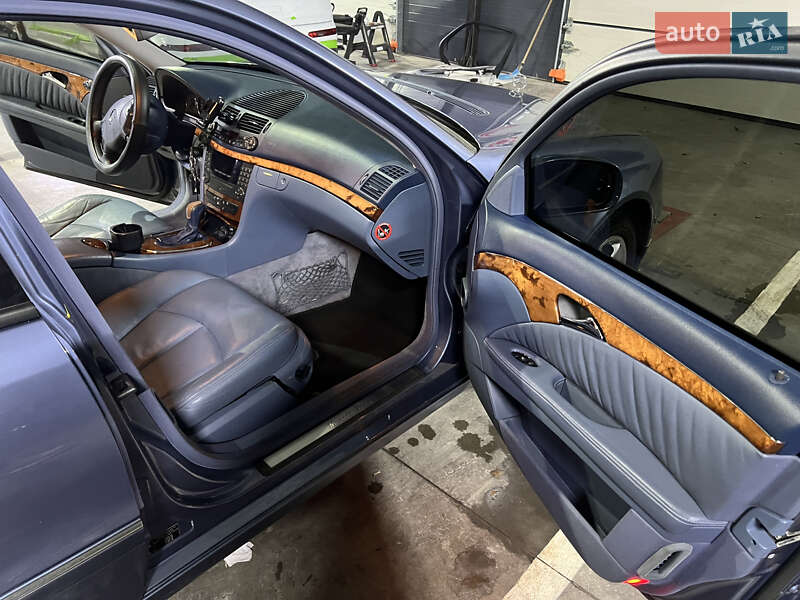Седан Mercedes-Benz E-Class 2003 в Березному
