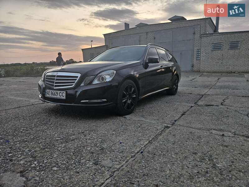Mercedes-Benz E-Class 2011 Mercedes-Benz E-Class 2011