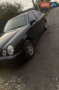 Седан Mercedes-Benz E-Class 2001 в Шепетівці