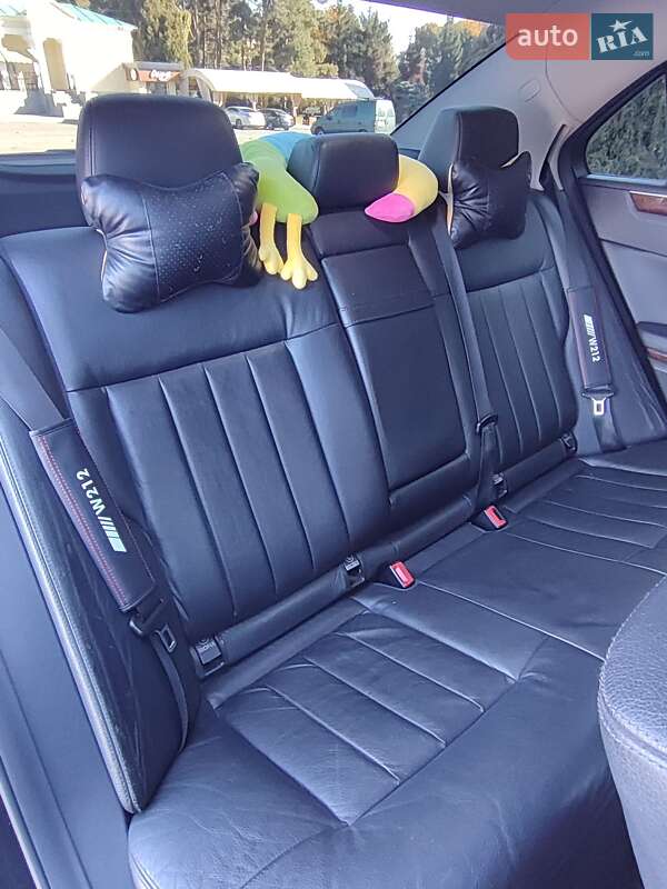 Седан Mercedes-Benz E-Class 2012 в Умані