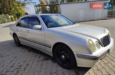 Седан Mercedes-Benz E-Class 2002 в Кицмани