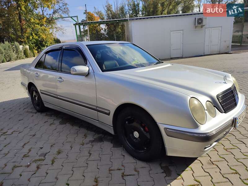Mercedes-Benz E-Class 2002