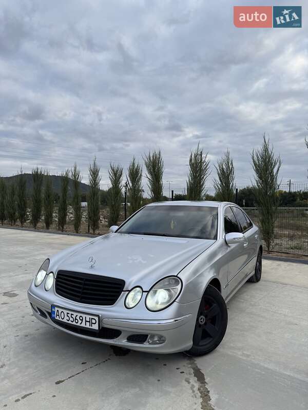 Седан Mercedes-Benz E-Class 2002 в Ужгороді