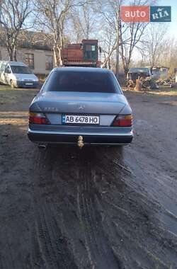 Седан Mercedes-Benz E-Class 1985 в Немирові