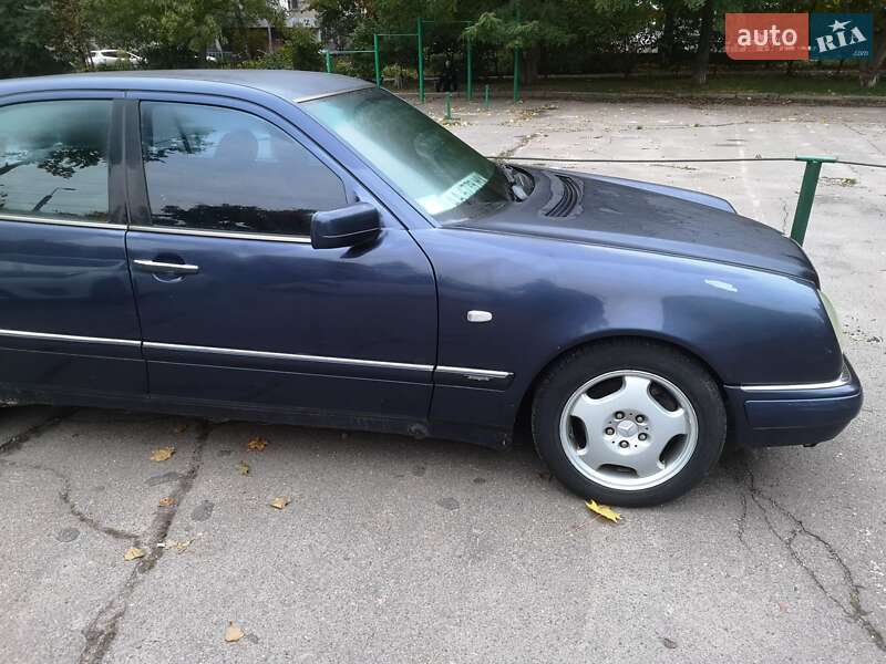 Седан Mercedes-Benz E-Class 1997 в Києві