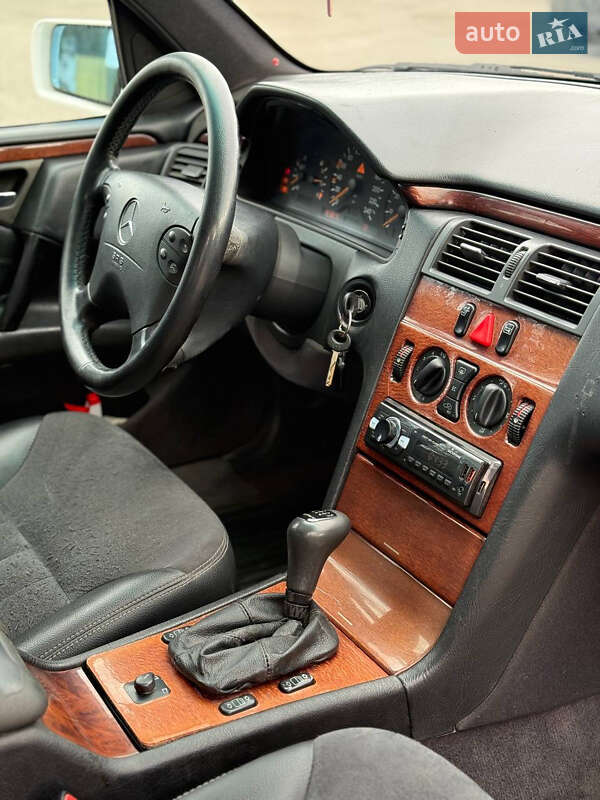 Седан Mercedes-Benz E-Class 1995 в Запорожье фото 9 Седан Mercedes-Benz E-Class 1995 в Запорожье