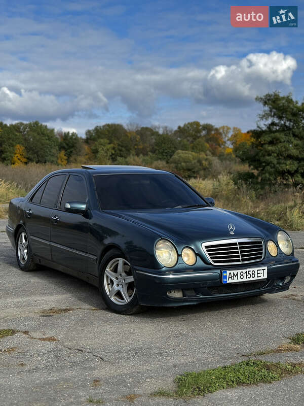 Седан Mercedes-Benz E-Class 2000 в Казатине