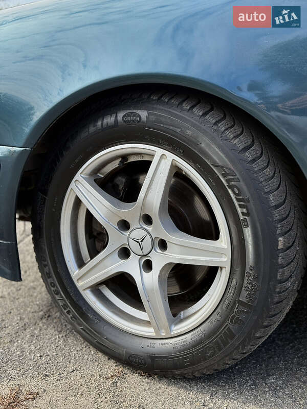 Седан Mercedes-Benz E-Class 2000 в Казатине