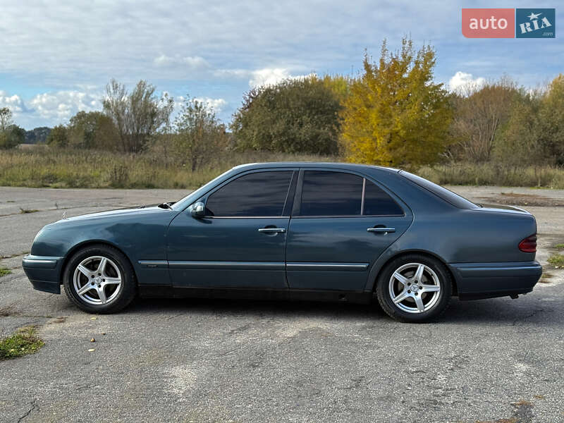 Седан Mercedes-Benz E-Class 2000 в Казатине