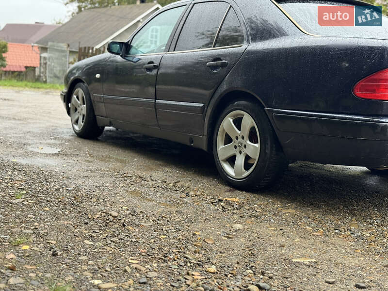 Седан Mercedes-Benz E-Class 1998 в Чернівцях