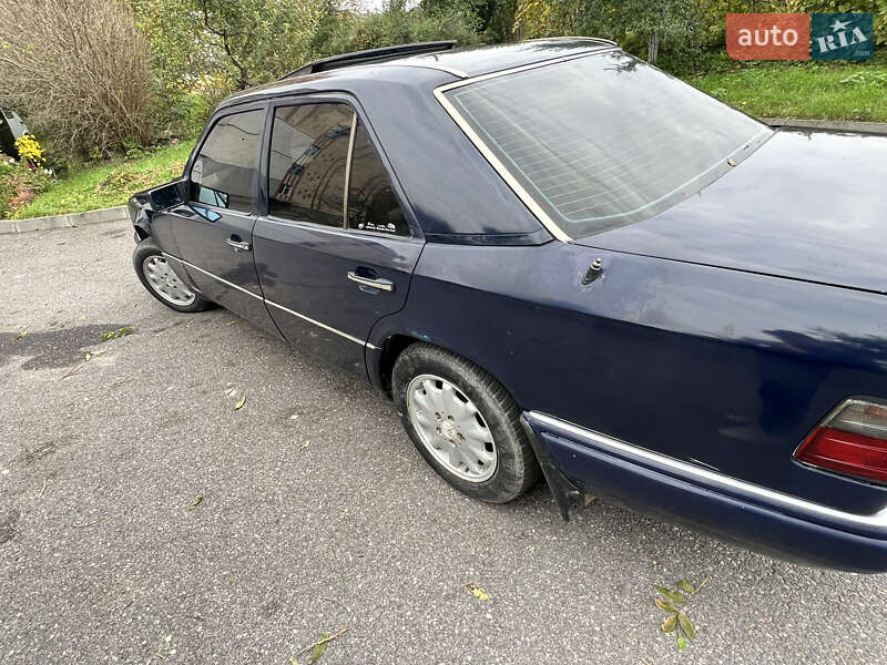 Седан Mercedes-Benz E-Class 1994 в Хмельницком