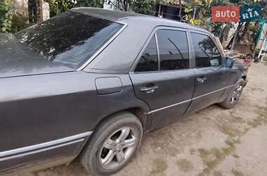 Седан Mercedes-Benz E-Class 1992 в 