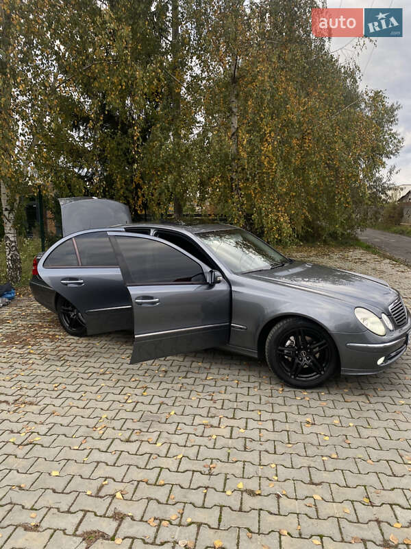 Седан Mercedes-Benz E-Class 2004 в Стрые