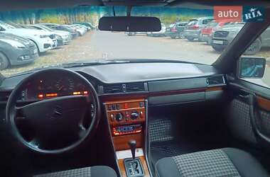 Універсал Mercedes-Benz E-Class 1994 в  фото 13 Універсал Mercedes-Benz E-Class 1994 в