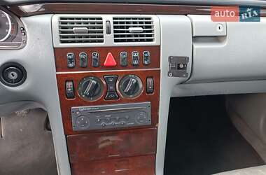 Седан Mercedes-Benz E-Class 1995 в 
