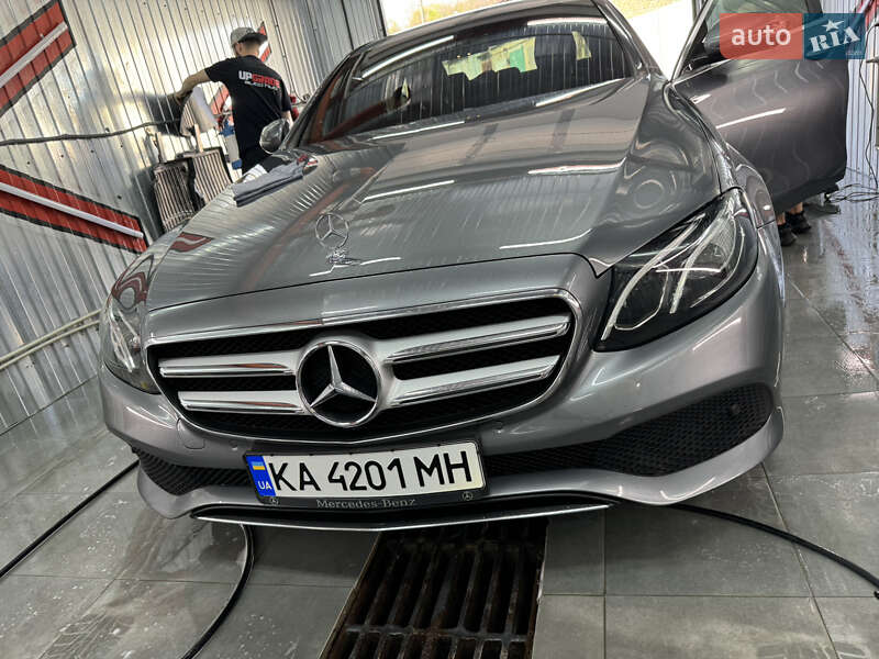 Седан Mercedes-Benz E-Class 2016 в Києві