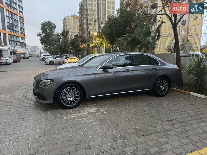 Седан Mercedes-Benz E-Class 2016 в Києві