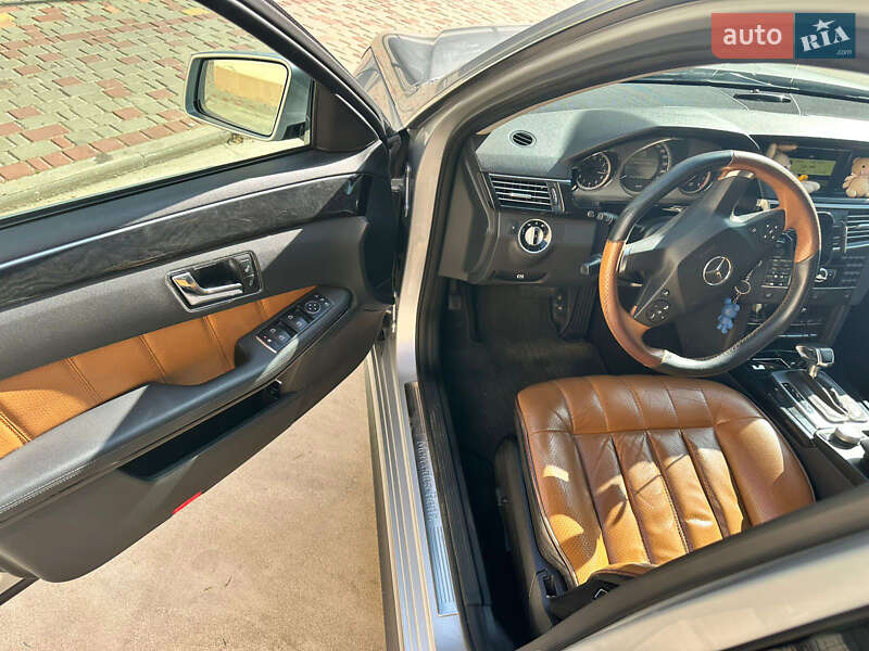 Седан Mercedes-Benz E-Class 2011 в Одесі
