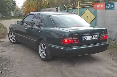 Седан Mercedes-Benz E-Class 2000 в 
