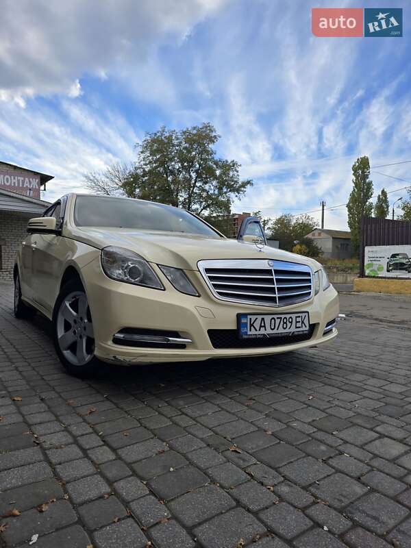 Седан Mercedes-Benz E-Class 2011 в 
