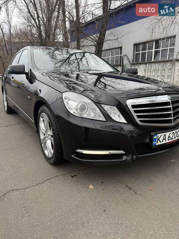 Седан Mercedes-Benz E-Class 2012 в Києві