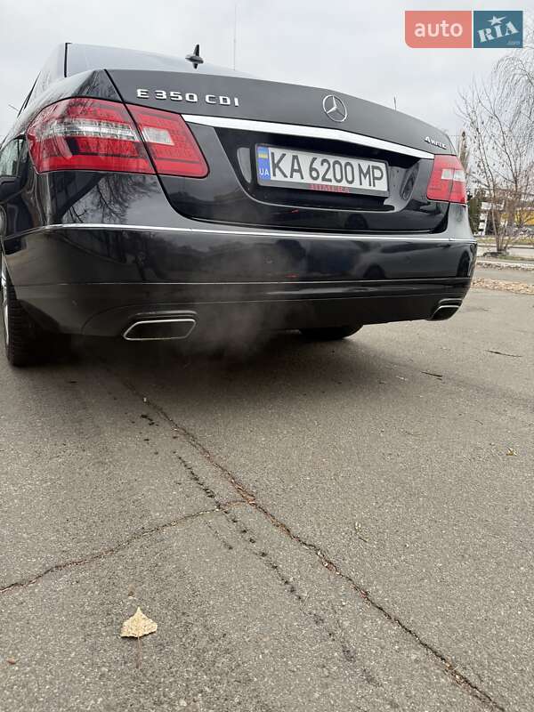 Седан Mercedes-Benz E-Class 2012 в Києві