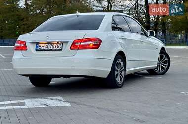 Седан Mercedes-Benz E-Class 2011 в 
