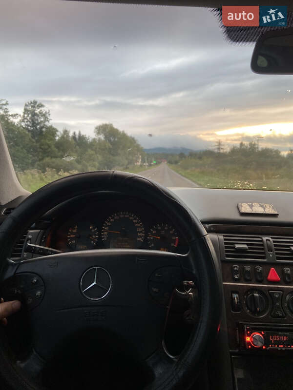 Седан Mercedes-Benz E-Class 2000 в Ивано-Франковске