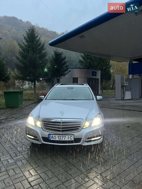 Універсал Mercedes-Benz E-Class 2010 в Рахові фото 4 Універсал Mercedes-Benz E-Class 2010 в Рахові