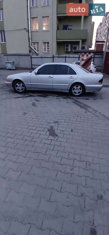 Седан Mercedes-Benz E-Class 2001 в Львові