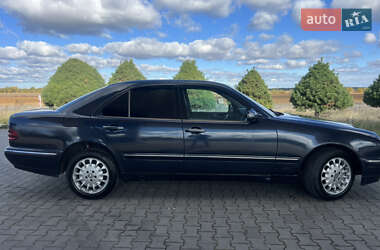 Седан Mercedes-Benz E-Class 2001 в 