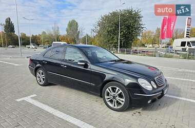 Седан Mercedes-Benz E-Class 2004 в  фото 4 Седан Mercedes-Benz E-Class 2004 в