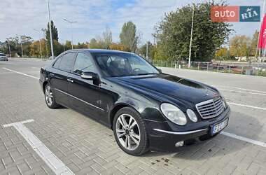 Седан Mercedes-Benz E-Class 2004 в  фото 8 Седан Mercedes-Benz E-Class 2004 в