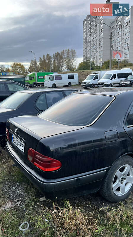 Седан Mercedes-Benz E-Class 1996 в Києві