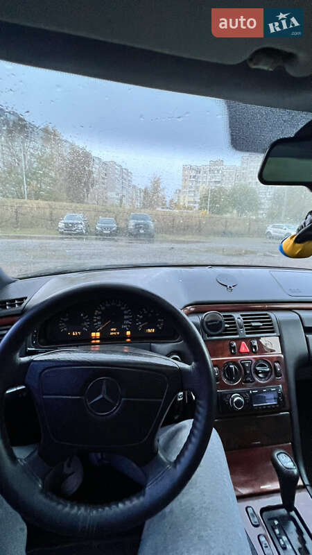 Седан Mercedes-Benz E-Class 1996 в Києві